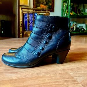 Gorgeous Gothic Leather Booties